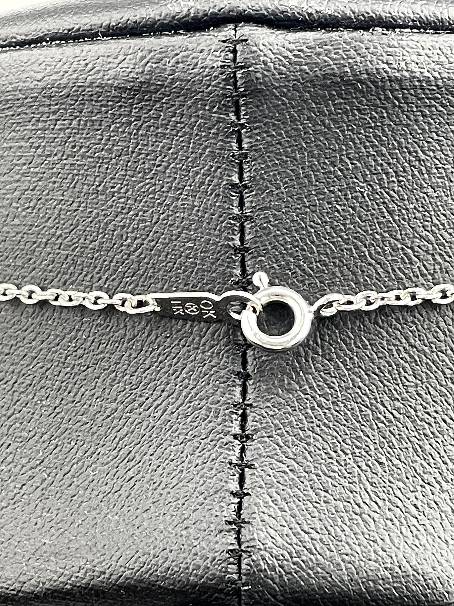 Round Diamond Cross Pendant Necklace 18K