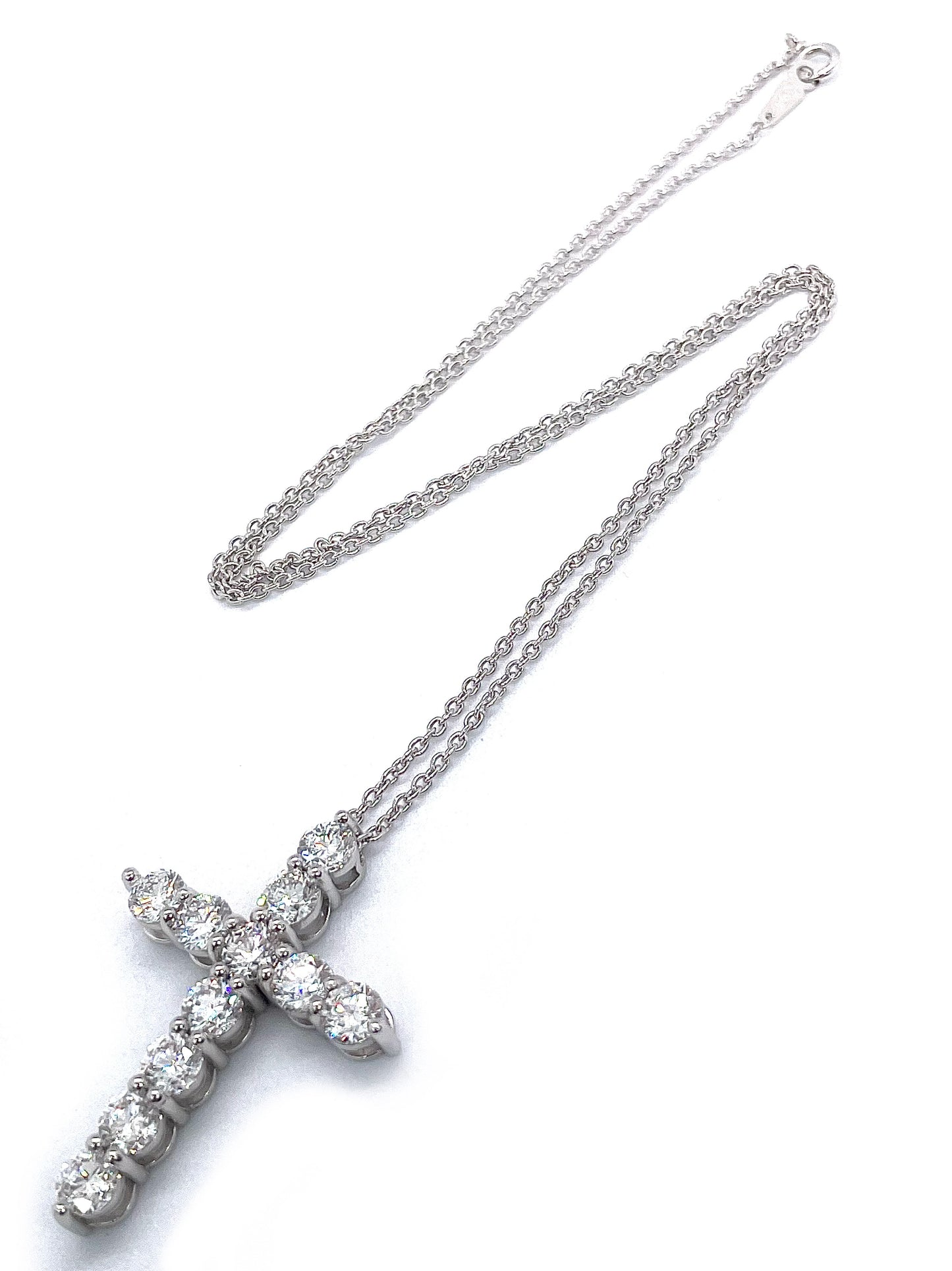 Round Diamond Cross Pendant Necklace 18K