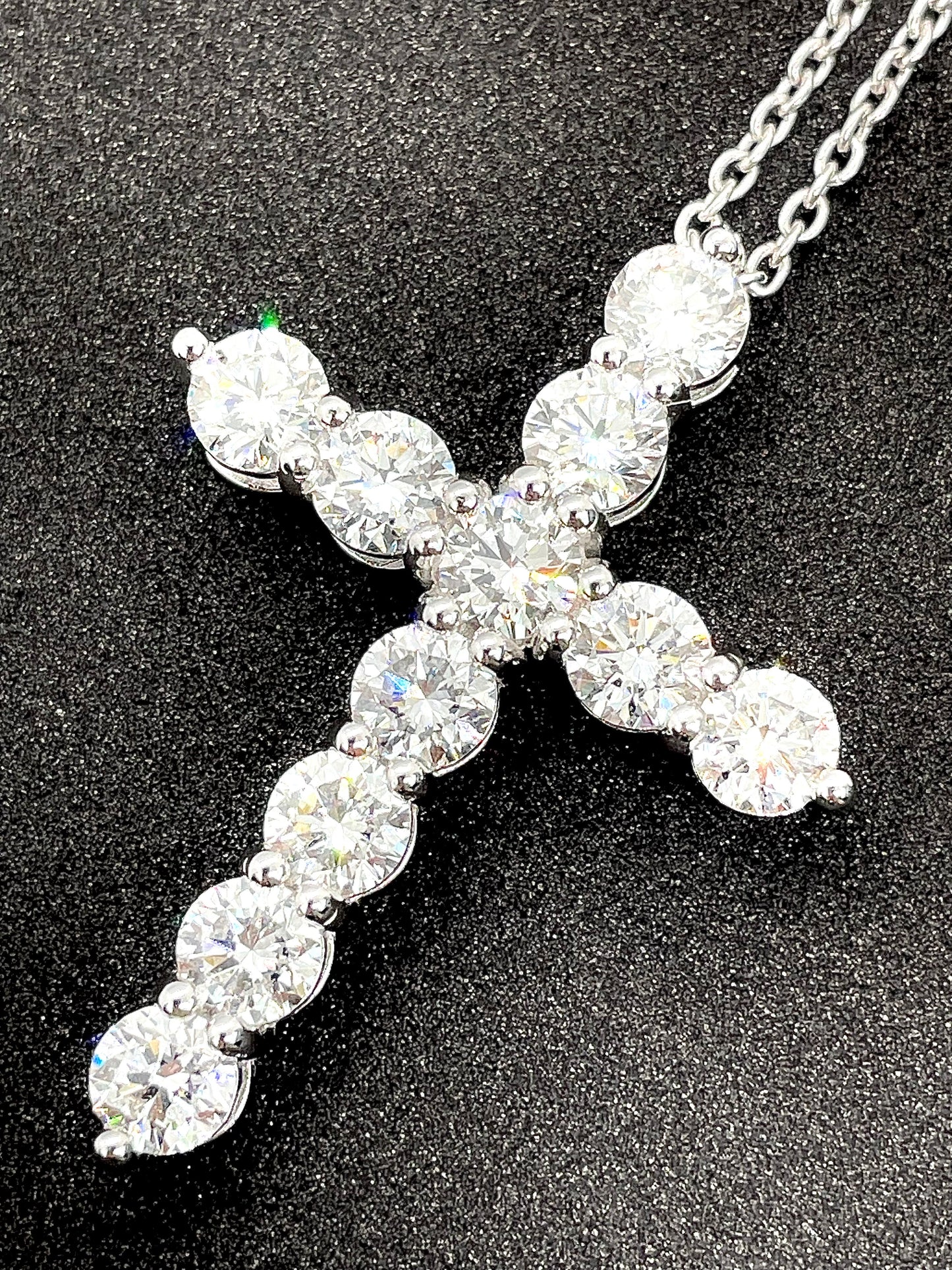 Round Diamond Cross Pendant Necklace 18K