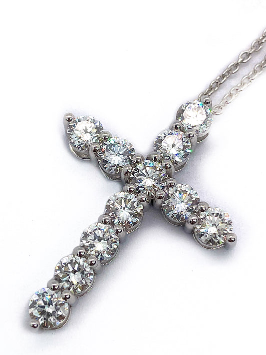 Round Diamond Cross Pendant Necklace 18K